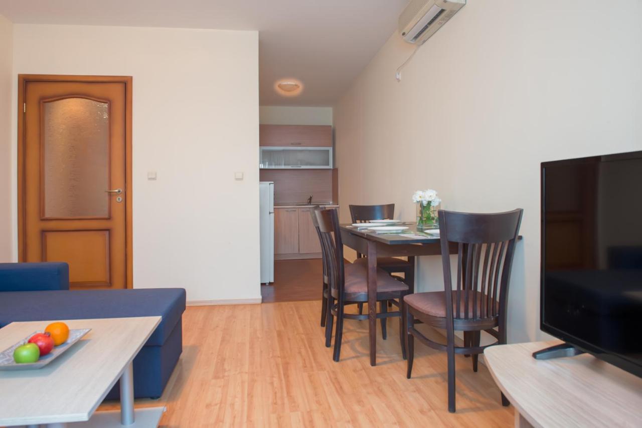Messambria Beach Apartments Sveti Vlas Bagian luar foto