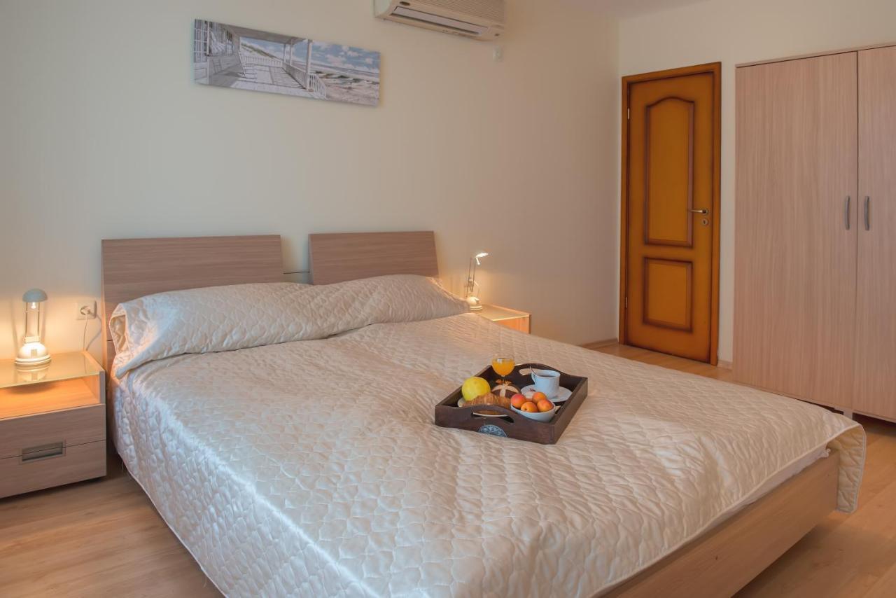 Messambria Beach Apartments Sveti Vlas Bagian luar foto