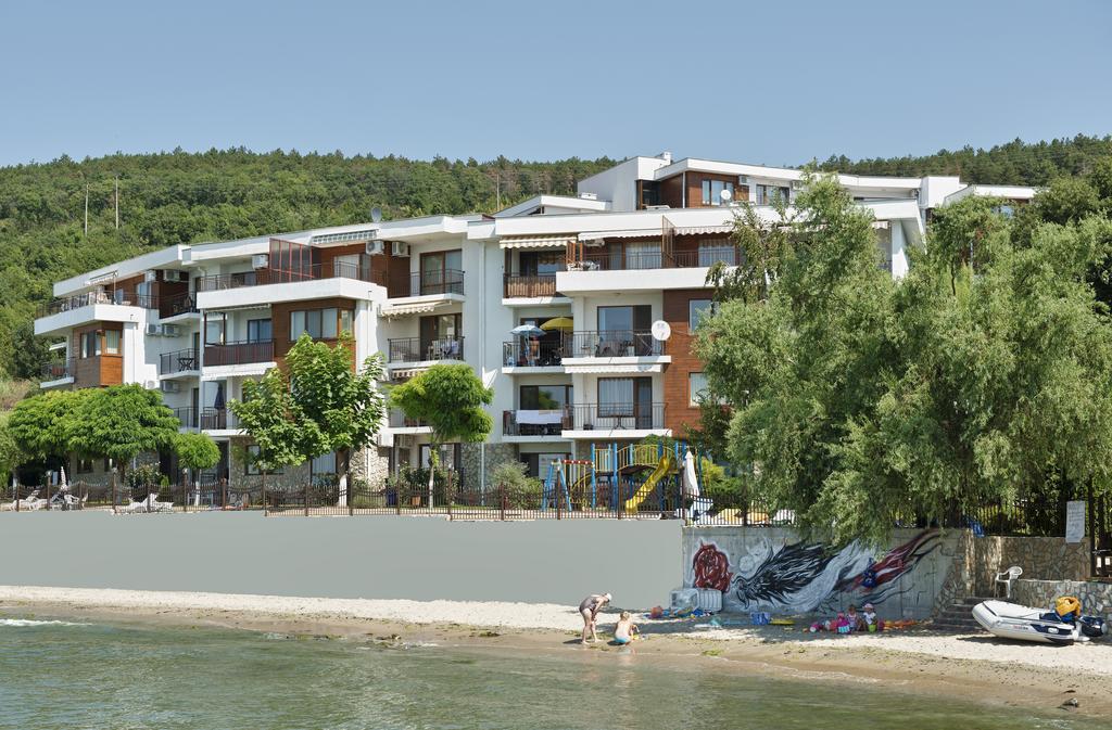 Messambria Beach Apartments Sveti Vlas Bagian luar foto